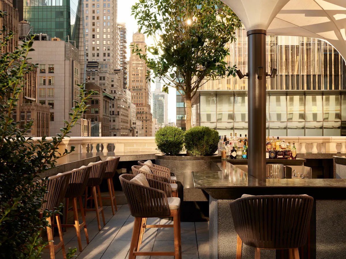 Aman New York USA Exterior FB Garden Terrace sRGB Kopie