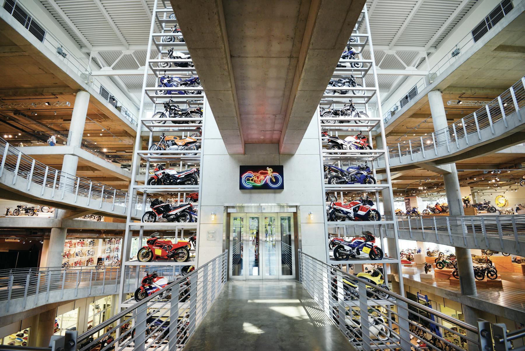 BirminghamLeedsBarberVintageMotorsportsMuseumTwoTowers NeonSign Kopie