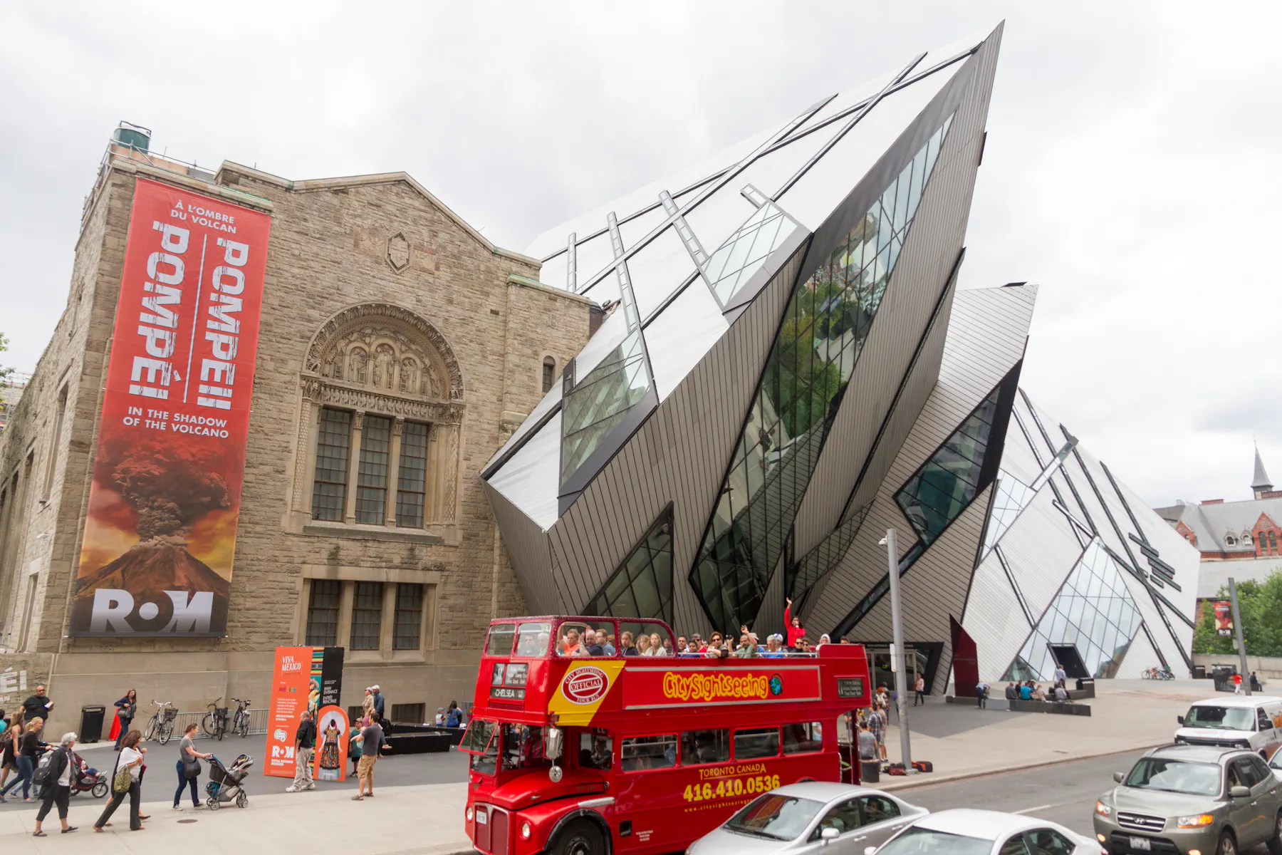 Copy of Royal Ontario Museum exterior with visitors streetview daytime Attractions Image