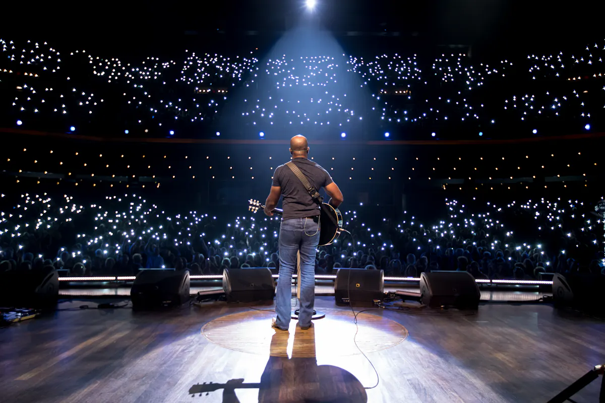 GrandOleOpry 2023 DariusRucker OnStage Crowd
