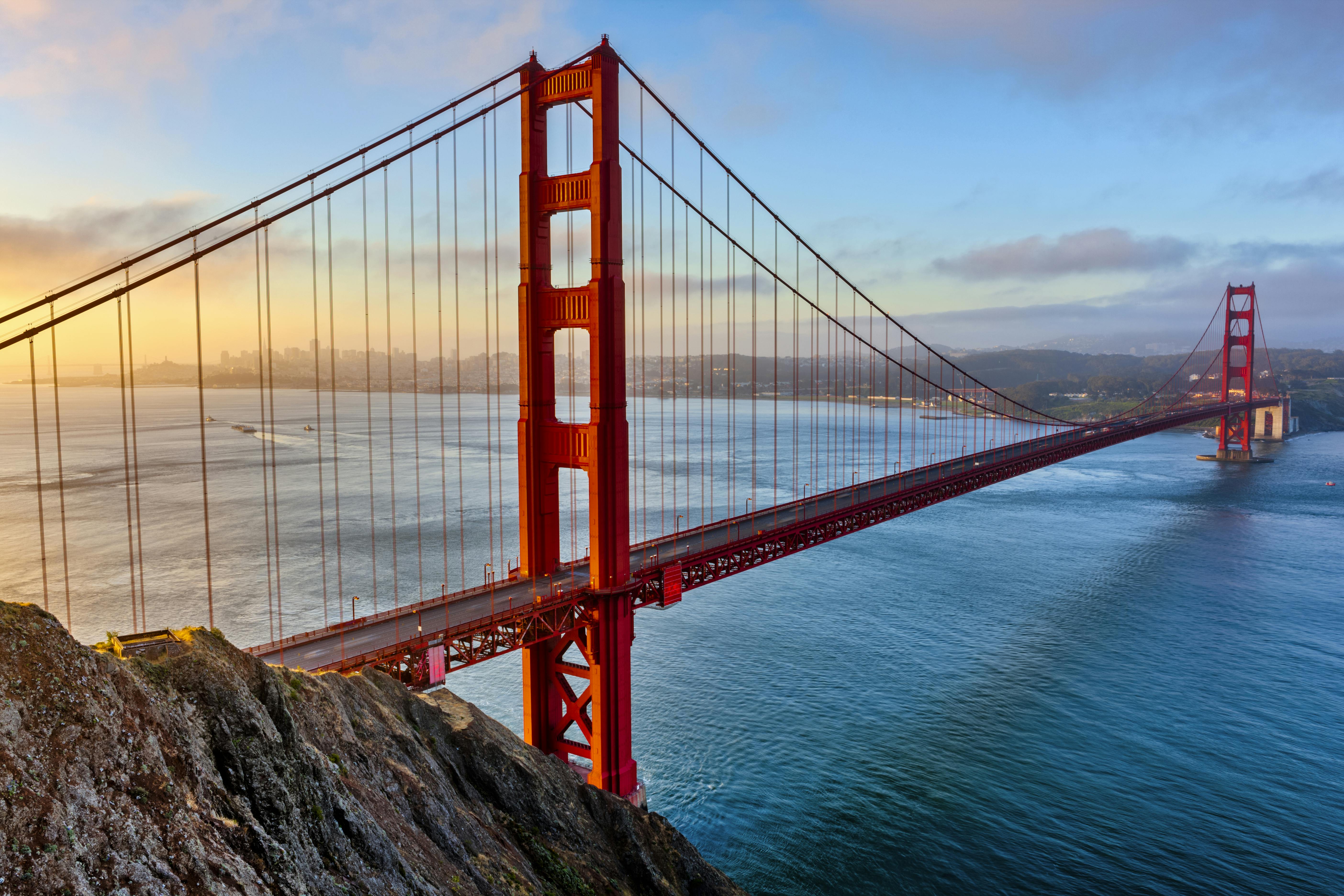 IPWBear StockPhoto SFGoldenGateBridge UseInPerpetuity
