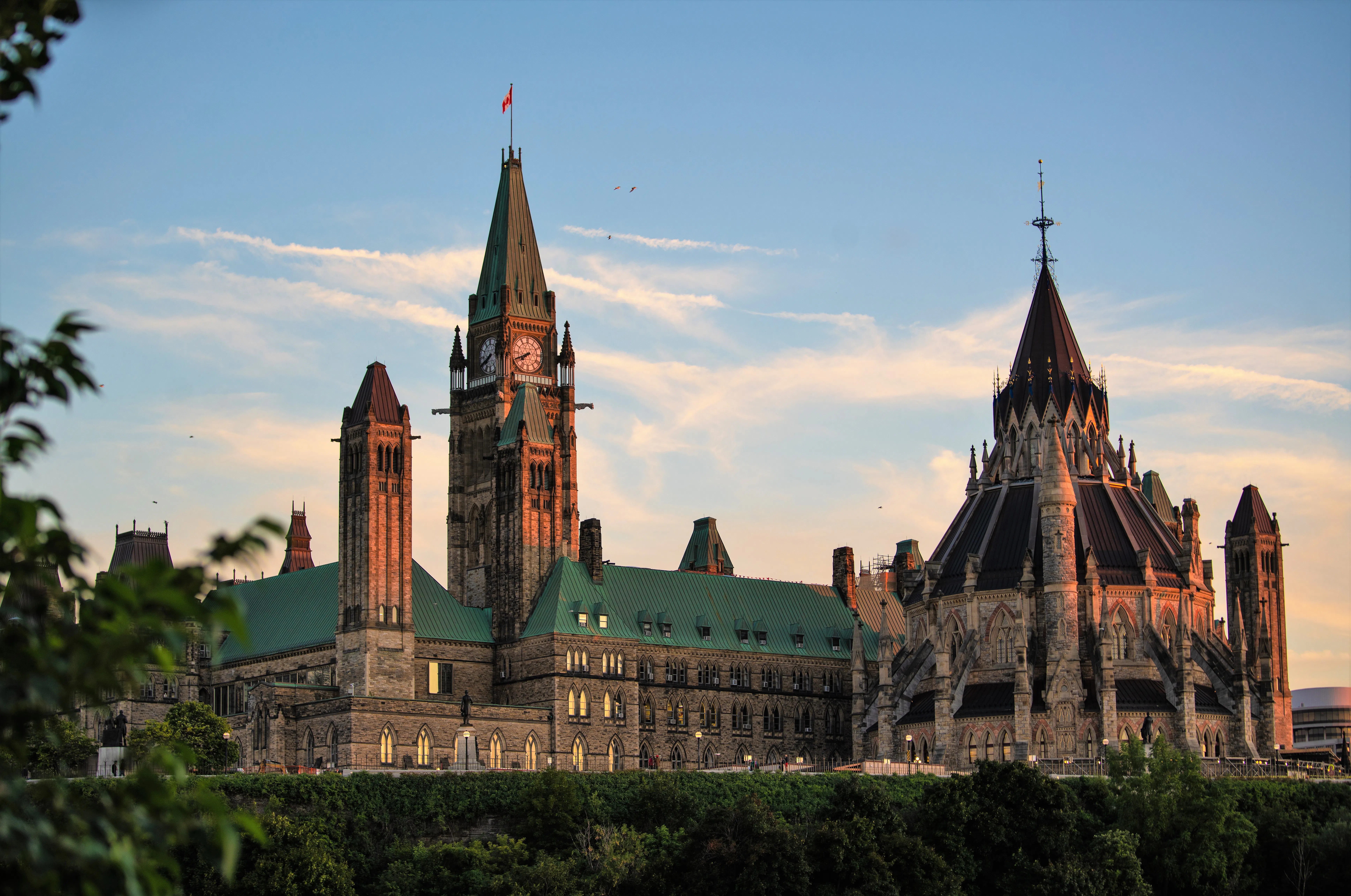 Majors Hill Park View of Parliament 11 credit Ottawa Tourism