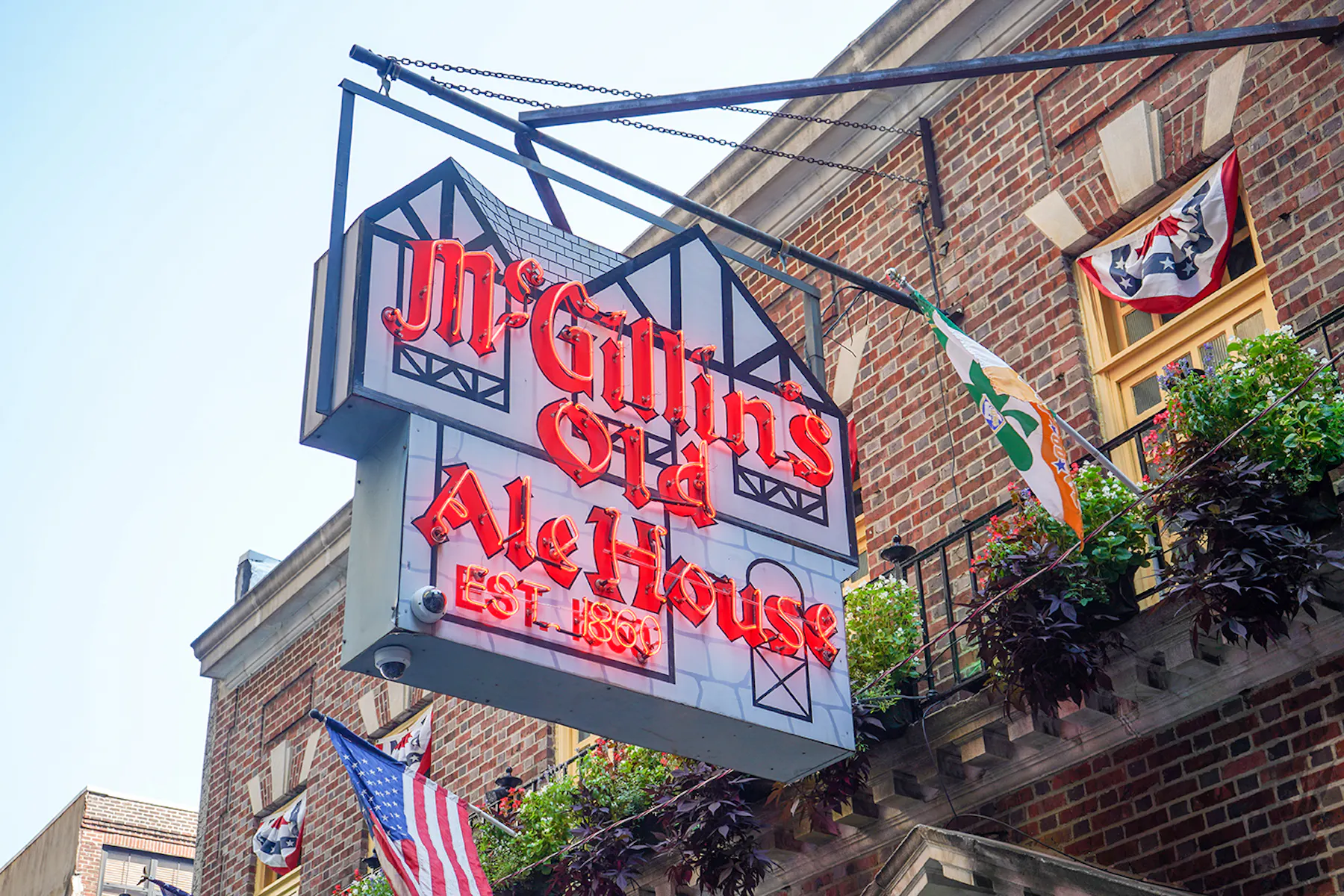 McGillins Olde Ale House2. Photo by K. Huff for PHLCVB WEB 1