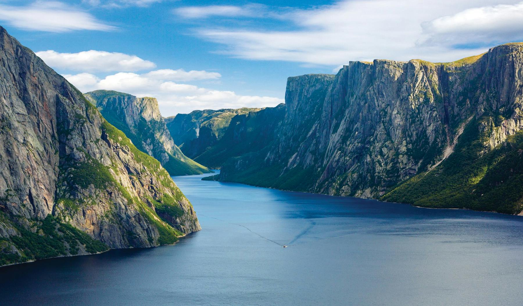 NL Western Brook Pond Fjord