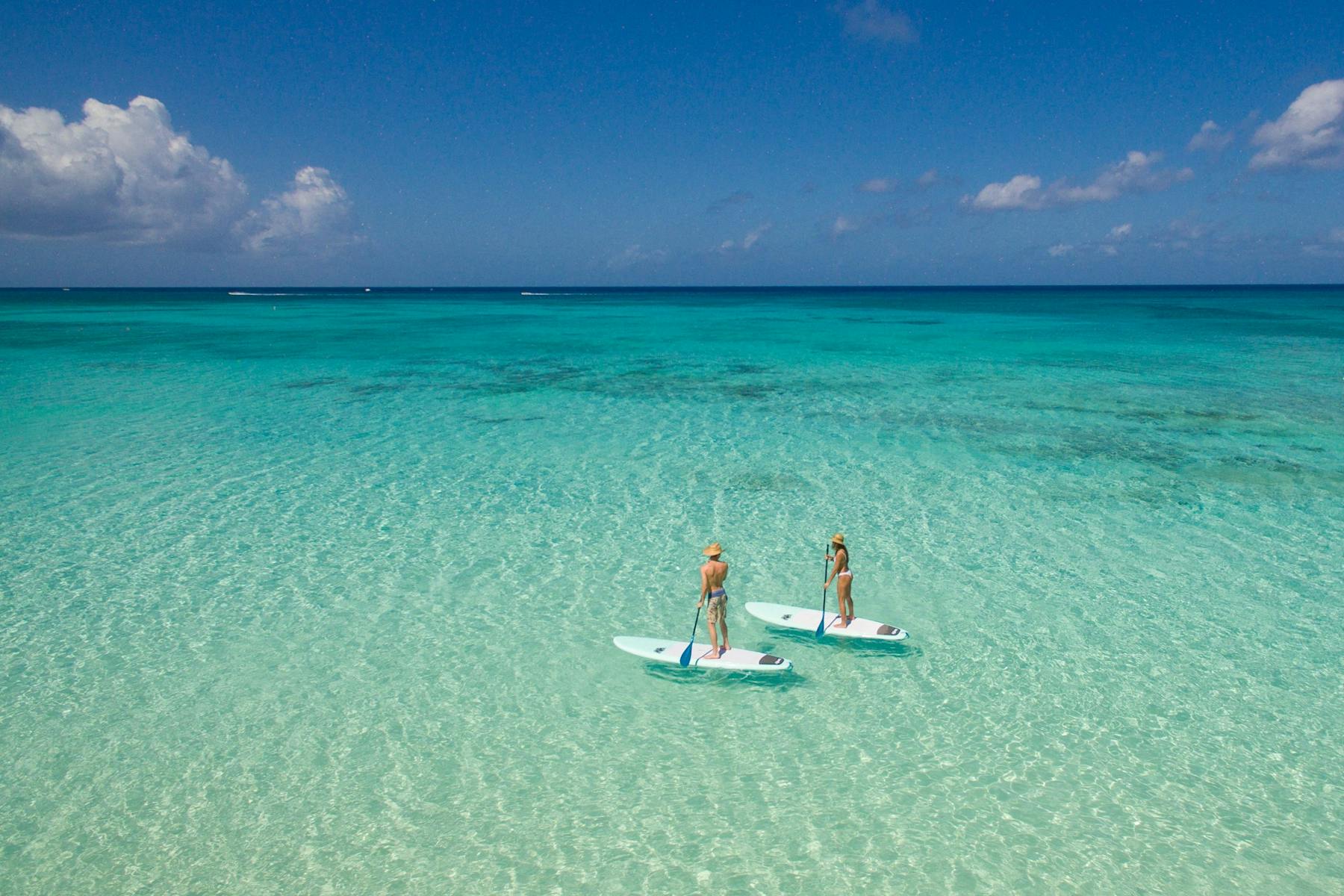 PaddleBoarding c Cayman Islands Department of Tourism