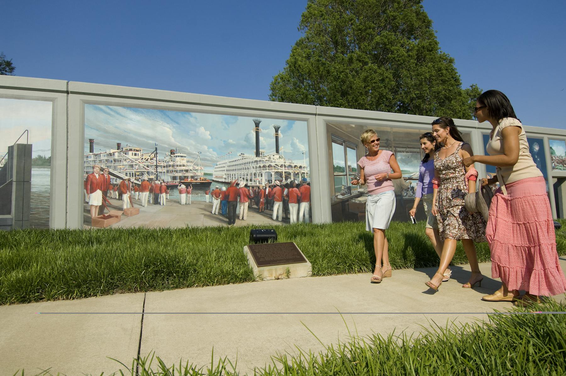 Paducah Floodwall Murals Ladies 08