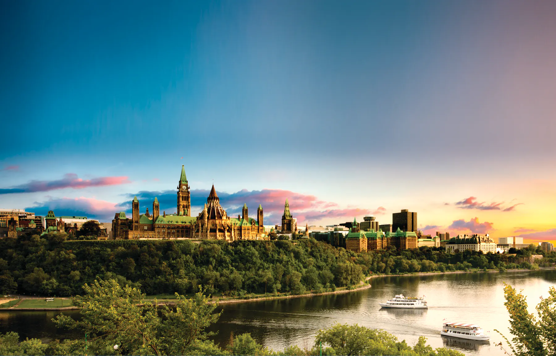 Parliament Hill city scape credit Ottawa Tourism