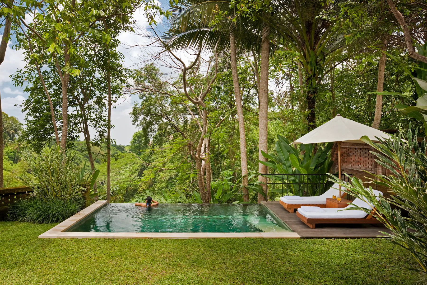Pool Suite Pool area 2