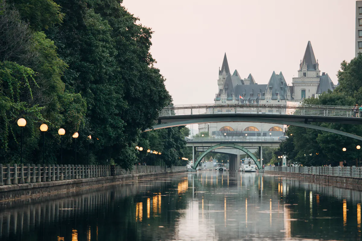 Rideau Canal Cruises Fairmont Chateau Laurier 2B3A9713 credit Ottawa Tourism2