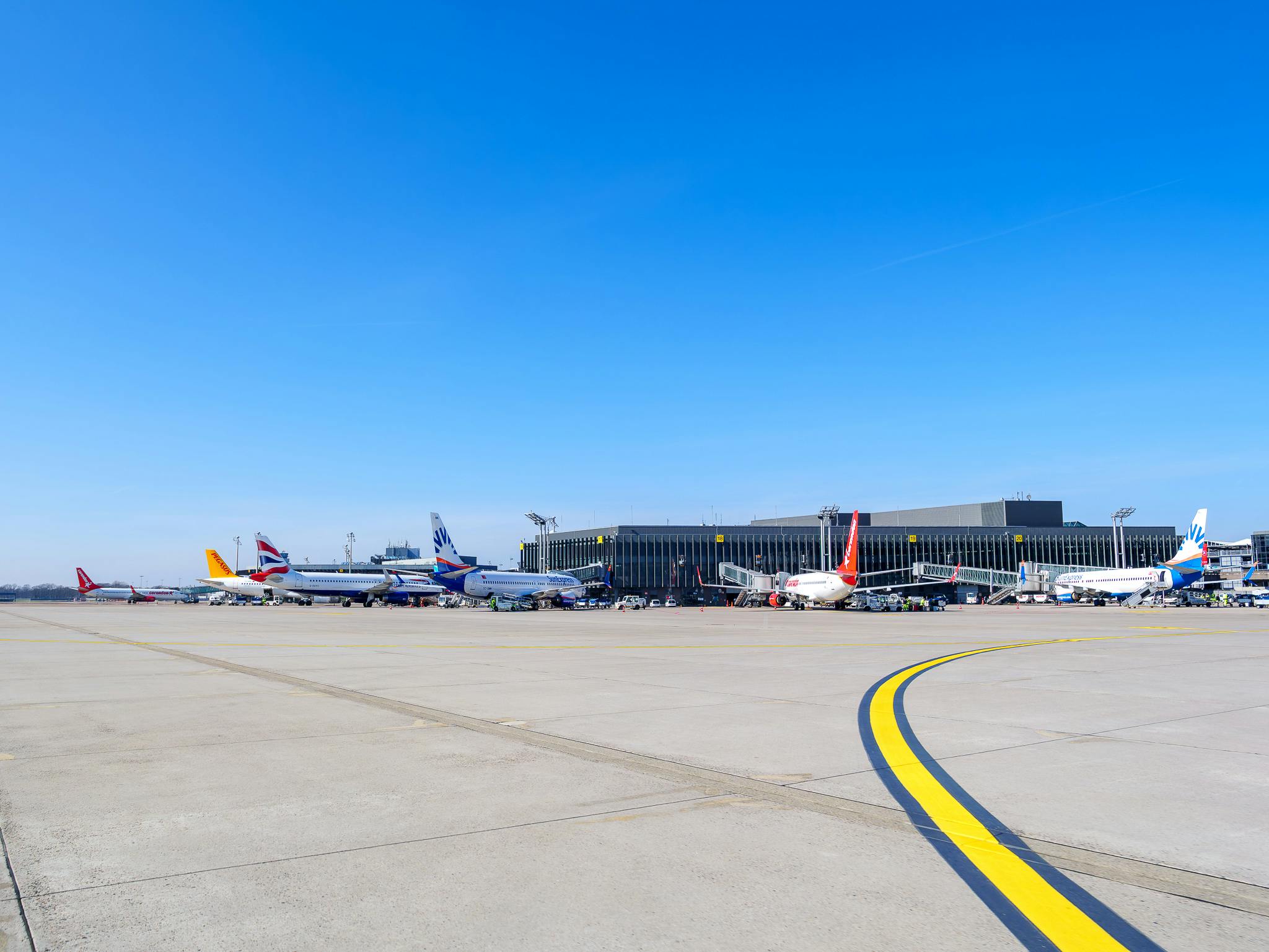 Skyline von Terminal C 1343594 Verbessert RR3