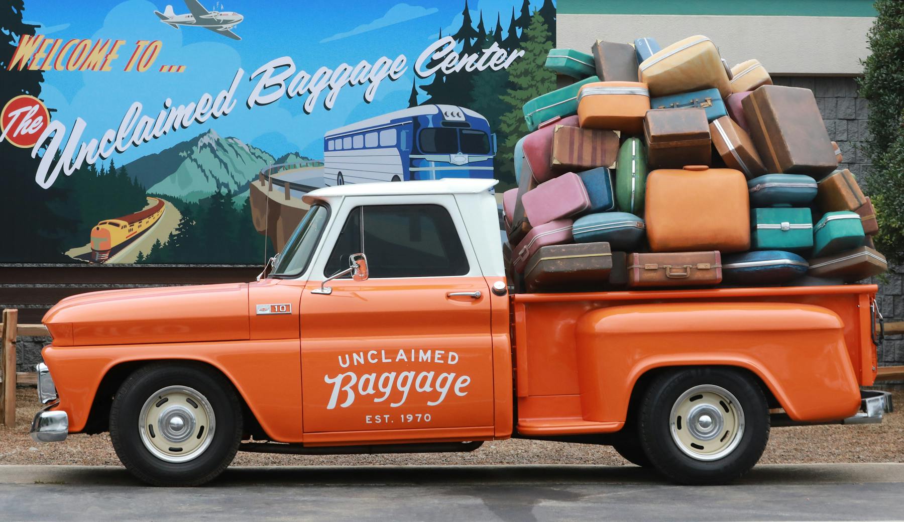 UnclaimedBaggageScottsboro 002cJamie Martin