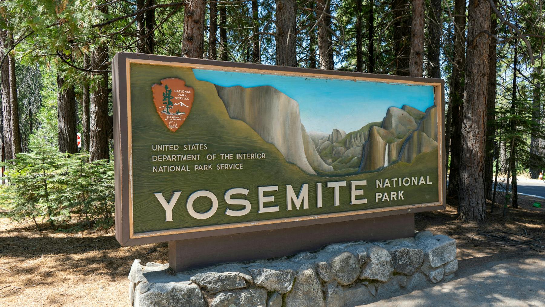 Yosemite Park sign