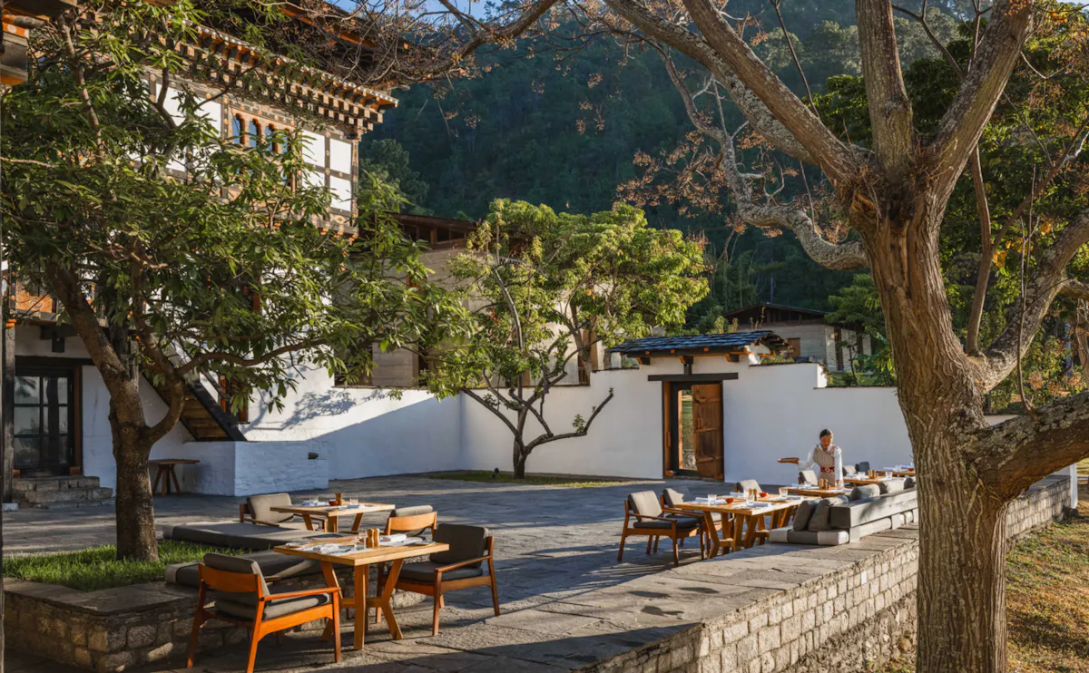 amankora bhutan punakha lodge farmhouse courtyard 0