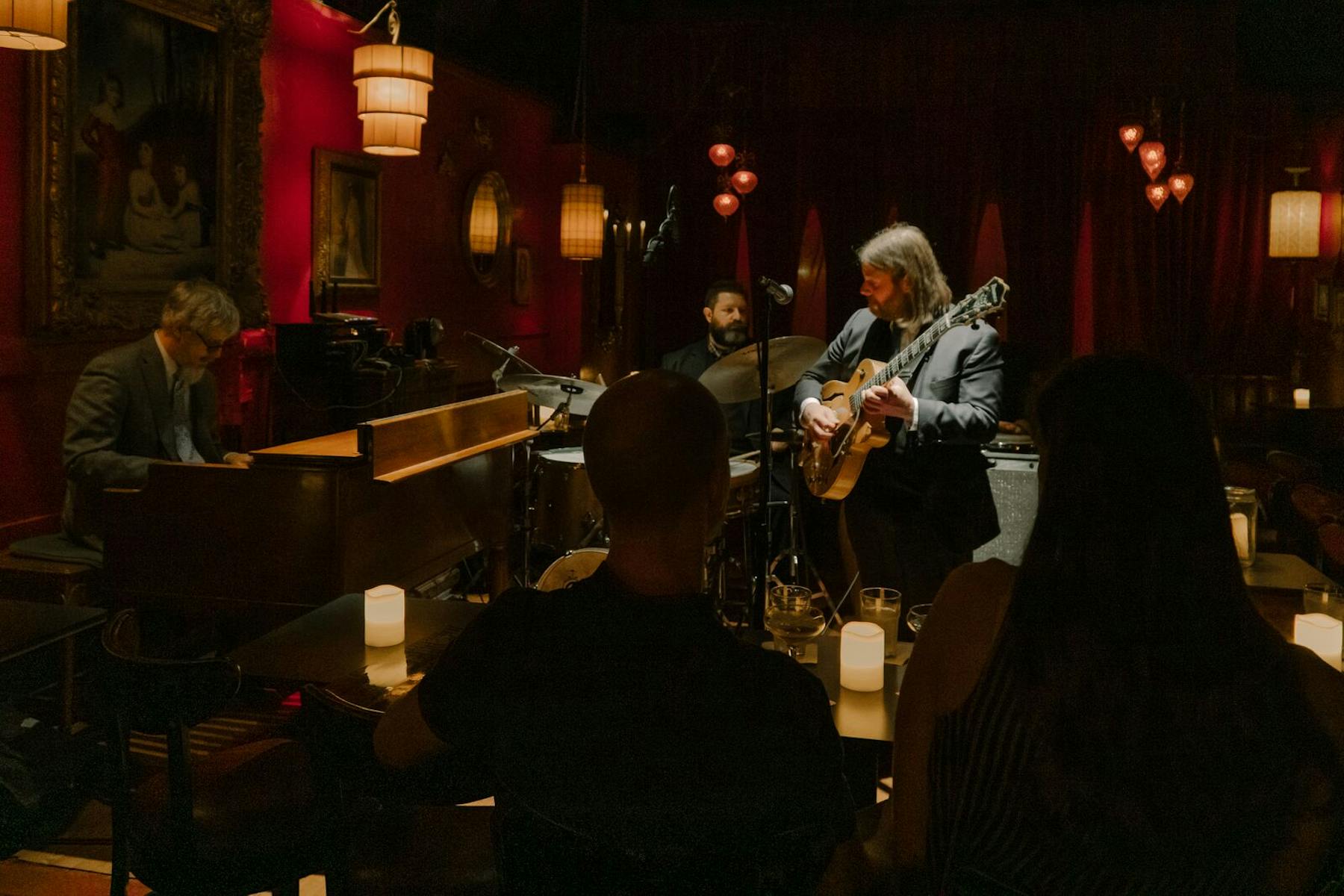 large Green Lady Lounge