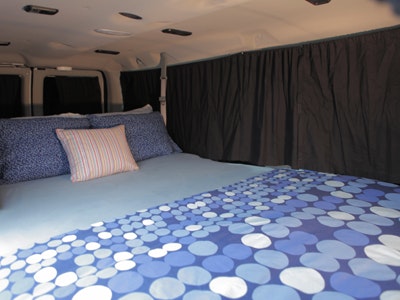 Escape Campervans USA Mavericks Bett