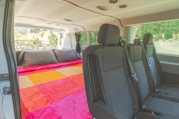 Escape Campervans USA Big Sur Doppelbett im Fahrzeug