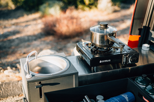 Escape Campervans USA Santa Cruz Campingküche - Kocher & Spü