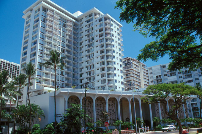 HotelHawaiiQueenKapiolani exterior