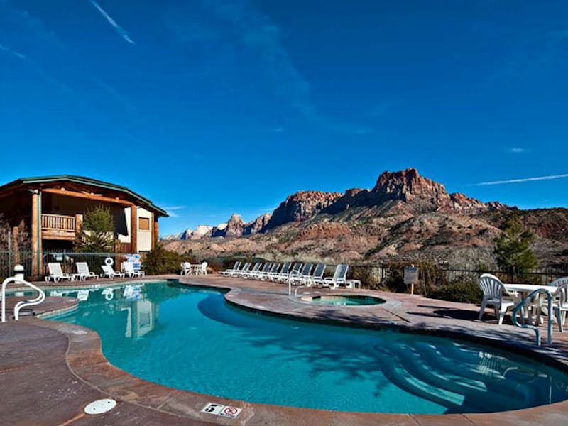 HotelUtahmajesticviewlodge zion pool