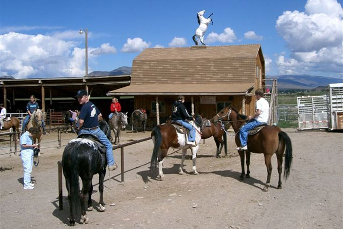 HotelUtahRockinRRanch horses