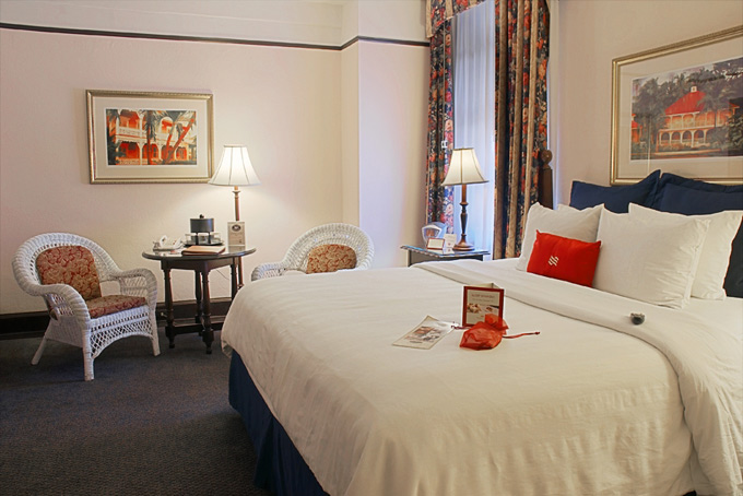 HotelFloridaCrownePlazaLaConcha room