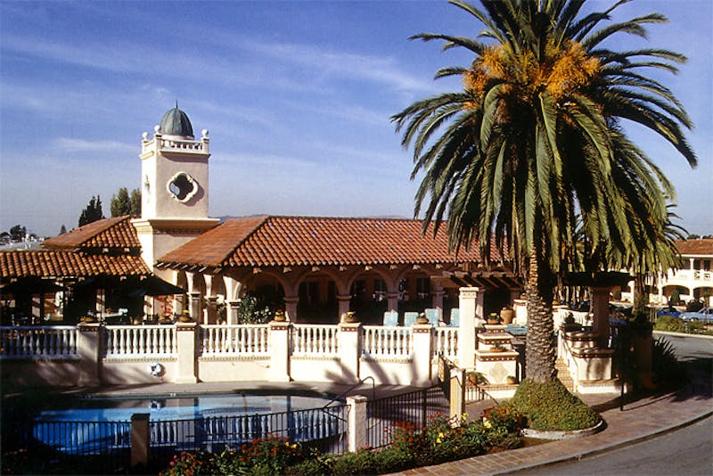 HotelCaliforniaBWElRancho ext