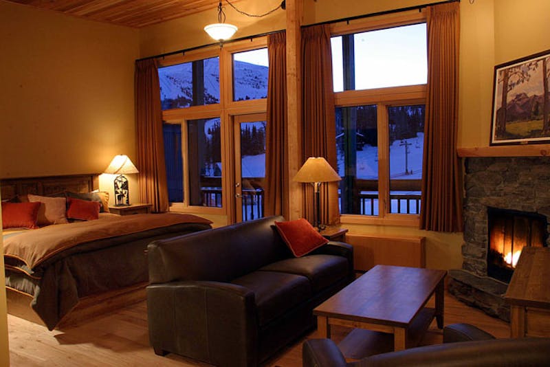 SkiABBanffSunshineMountainLodge Room1