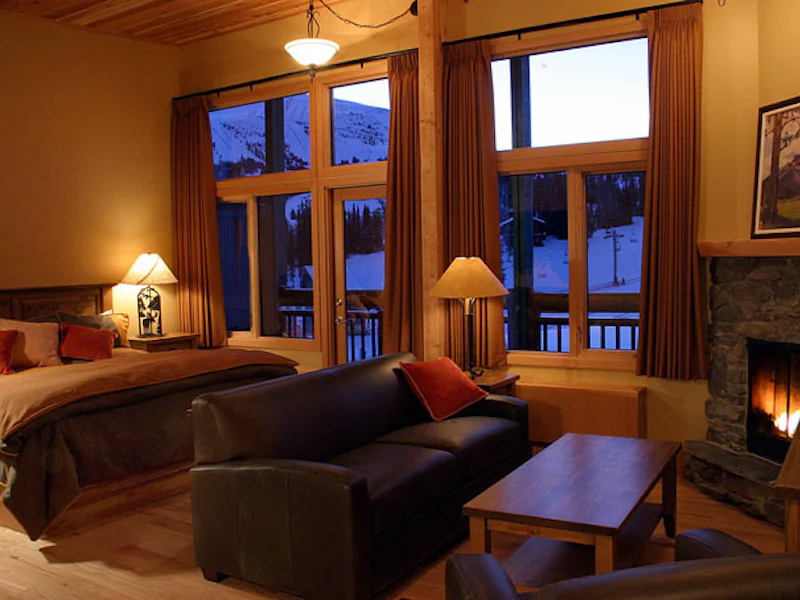 SkiABBanffSunshineMountainLodge Room1