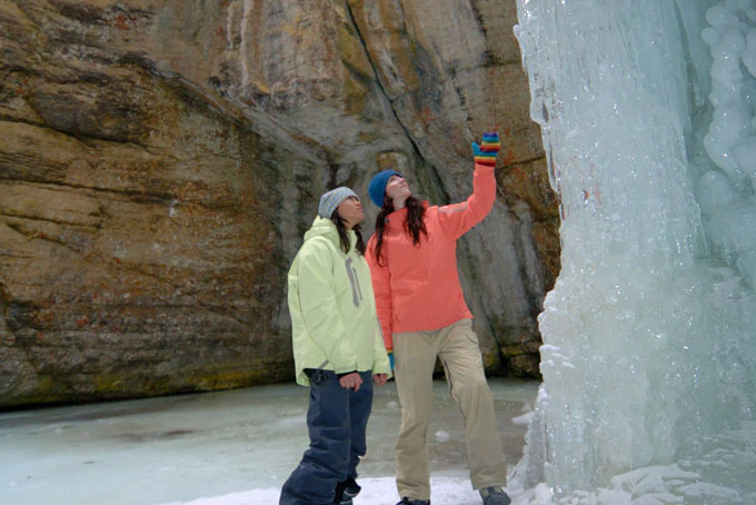 SkiABJasper Maligne Canoyon Icewalk2