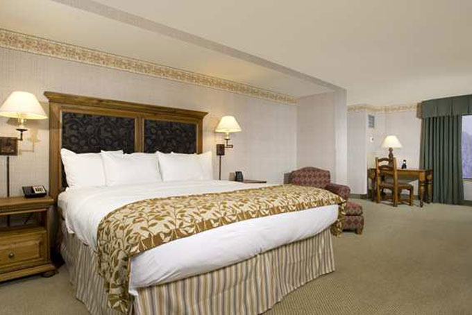 SkiCOBreckeridgeDoubletree room2