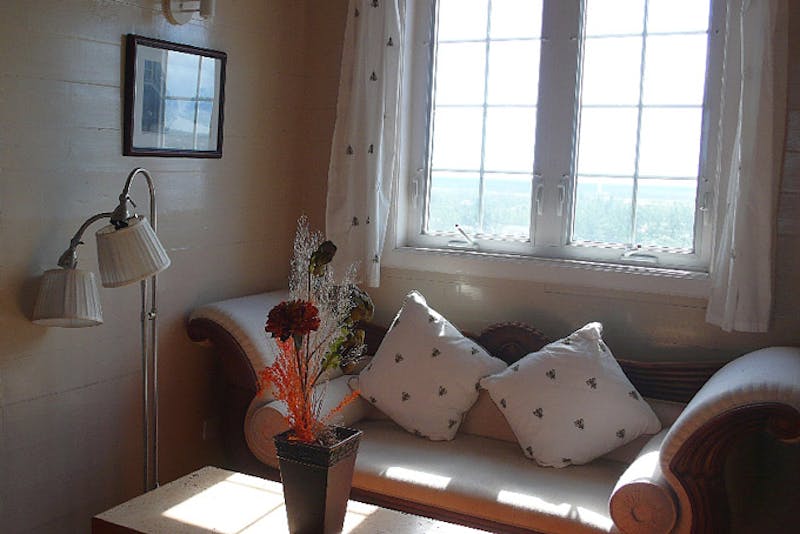 HotelBahamasA Stones Throw Away