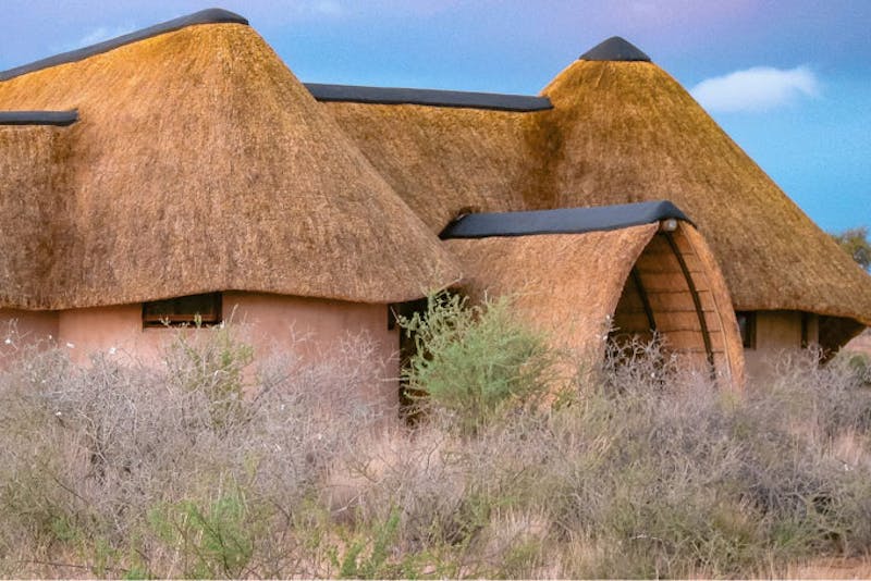 HotelNamibiaKalahariRedDunesLodgeZimmerAussen