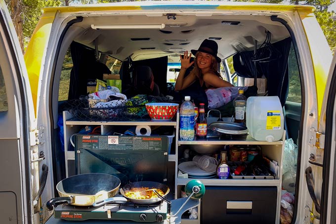 Escape Campervans Kueche