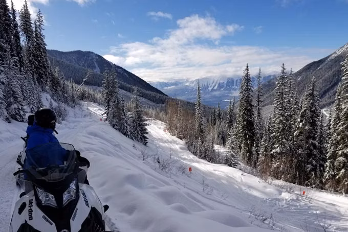 SkiABBanffSnowmobileTour5