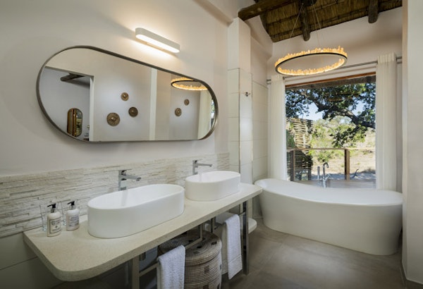 HotelSuedafrikaUlusabasafari lodge bathroom