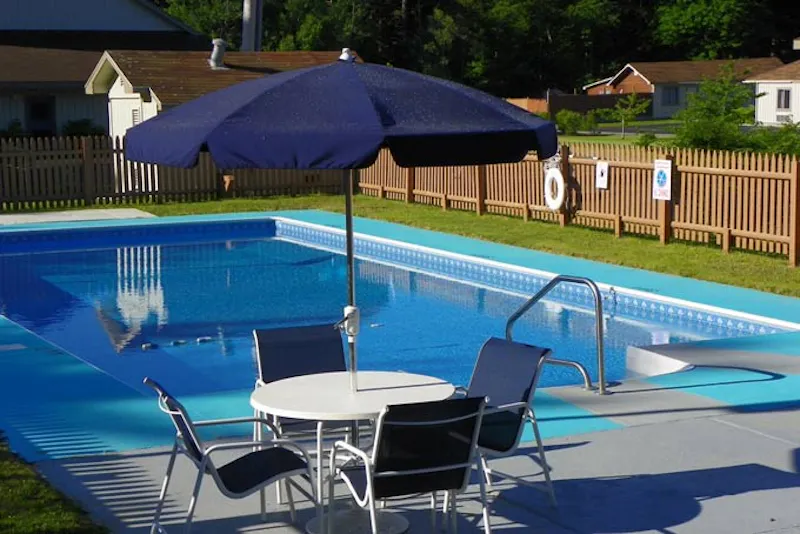 HotelMaineBarHarborBWAcadia Pool