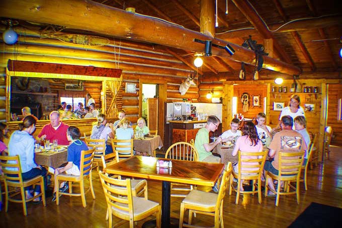 HotelMontanaParadeRestGuestRanch Dinner