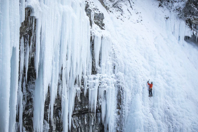 AlbertaWinter ice climbing2