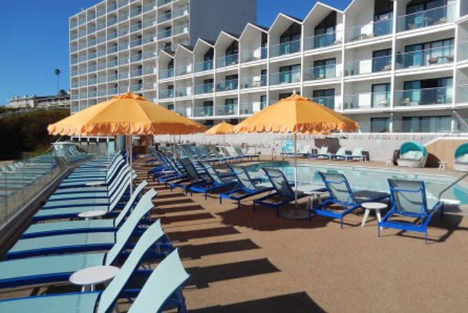 HotelCaliforniaSantaCruz DreamInn Pool