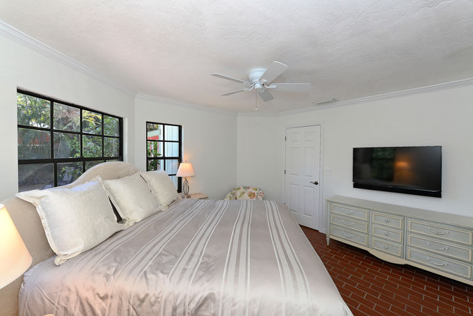 HotelFloridaGulfCoastHomesBradenton Bed