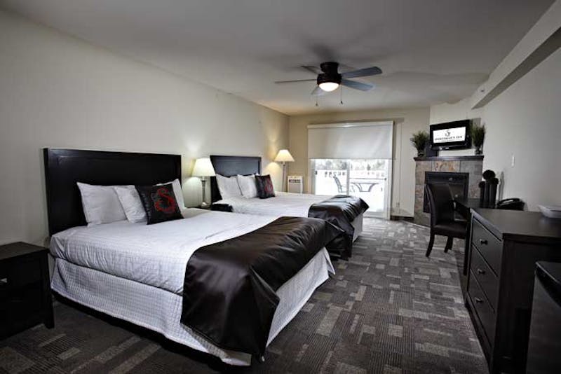 HotelOntarioKillarney SportsmanInn3