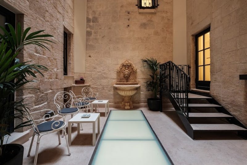 PalaisLeBrun_internal courtyard