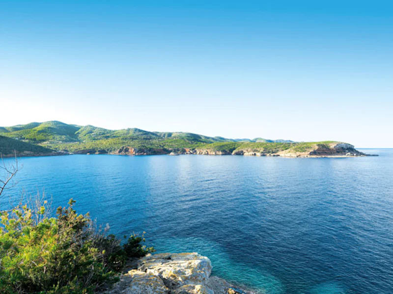HotelSpanienIbizaSix Senses IbizaView of Cala Xarraca Bay klein