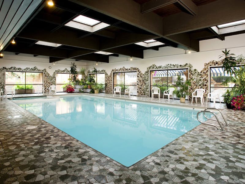 HotelAlbertaJasperMarmotLodge pool