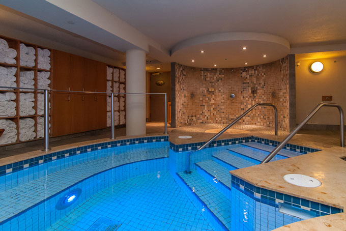 HotelAlbertaBanffCaribouLodge Pool