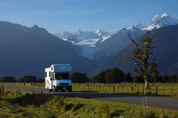 CamperApolloNeuseelandCheapa4Berth Aussen
