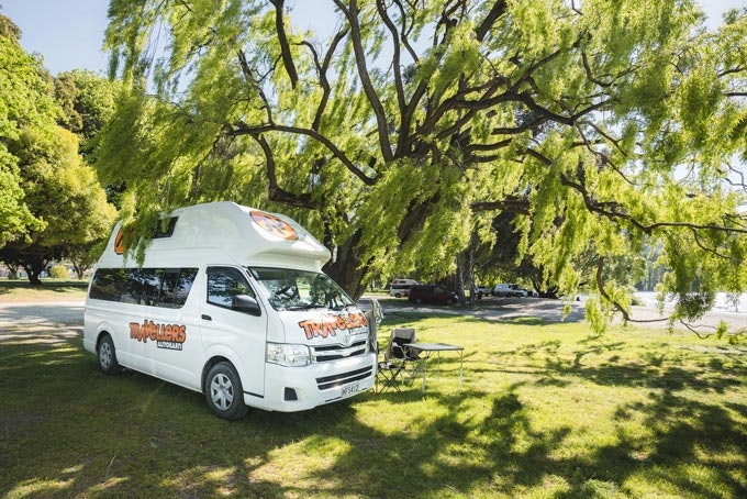 CamperTravellersAutobarnNeuseelandHi5Campervan Aussen5