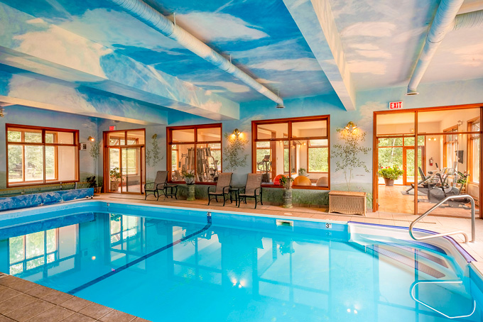 HotelBritish ColumbiaEchoValleyRanch Pool