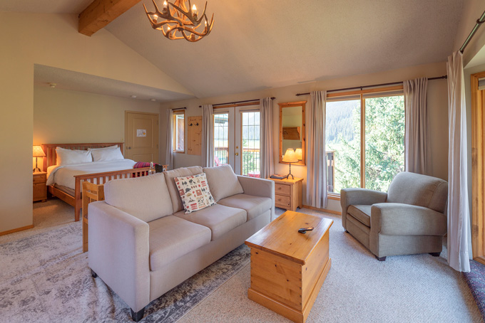 HotelAlbertaMountEngadineLodgeroom2