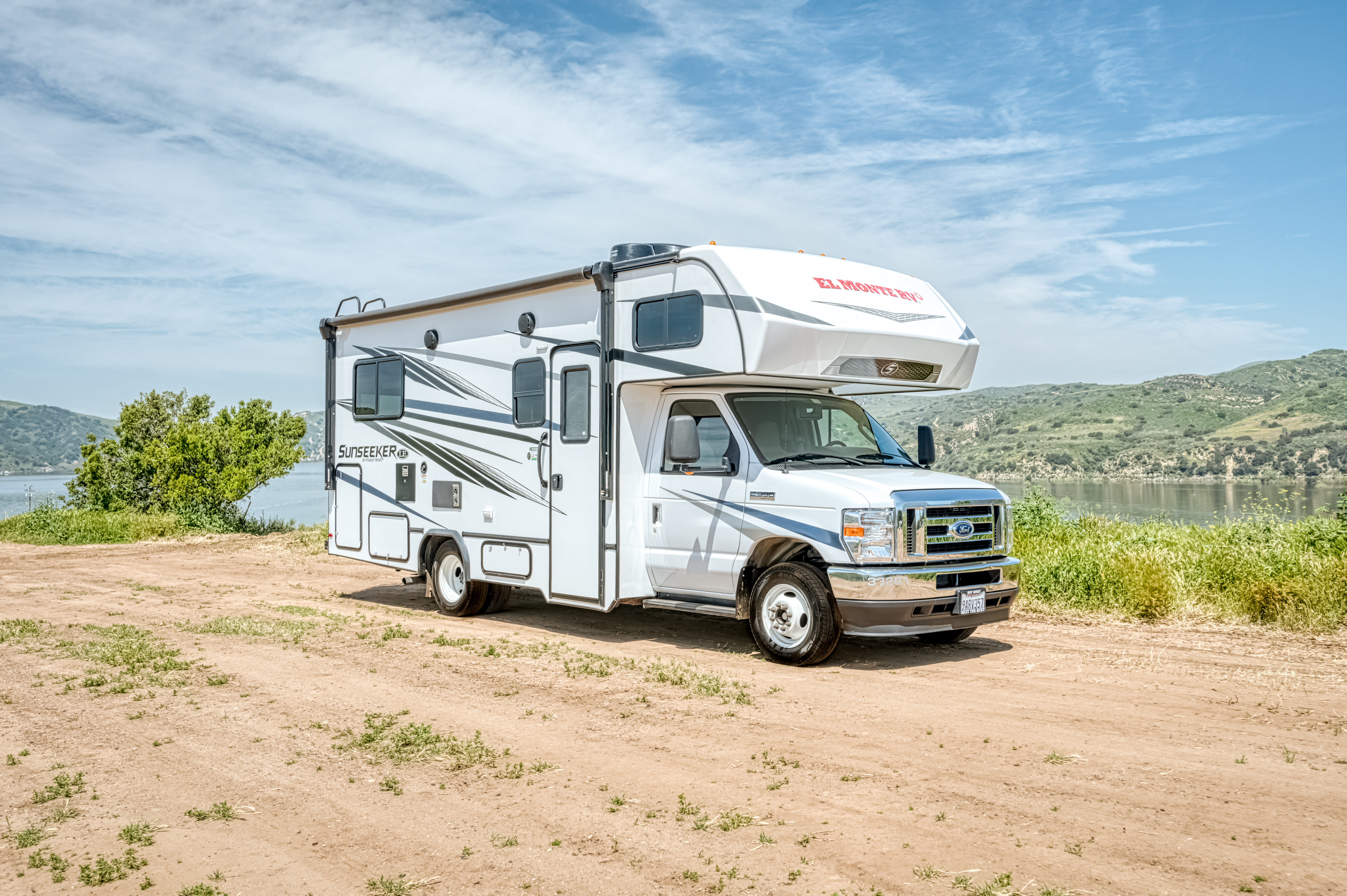 FahrzeugeElMonteCMediumaussen Landschaft1